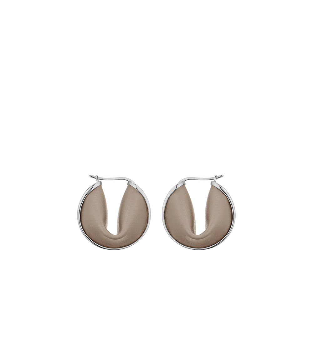 Ormé Hoop Earrings - Silver in rhodium with Taupe Leather